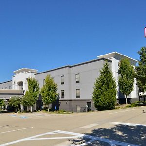 Hampton Inn Kansas City Northeast